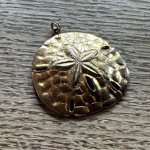 ✨ Brass colored Vintage Sea Shell Necklace ✨